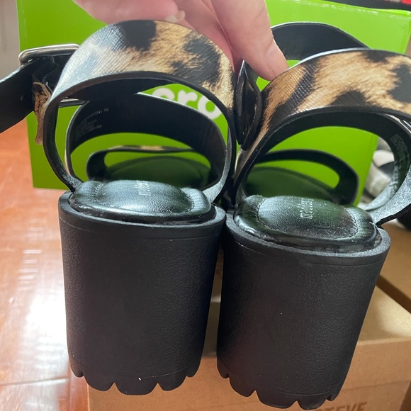 NWOT MADDEN GIRL CHUNKY SANDALS SOLD - Picture 5 of 5